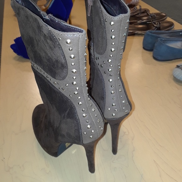 Shoes - Picture 3 of 3